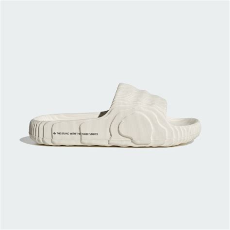 adidas adilette 22 real size.